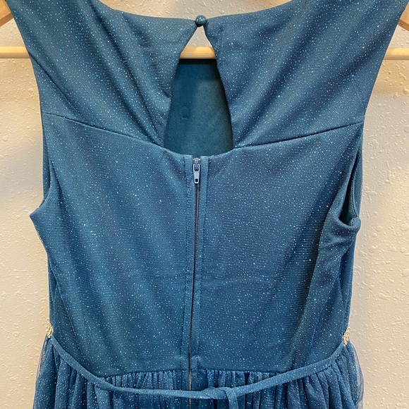 Girls size 14 formal dress. - Picture 2 of 5